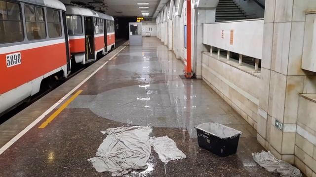 Трамвайный тоннель в Волгограде заливает водой. Тает снег и начинается потоп смотреть онлайн