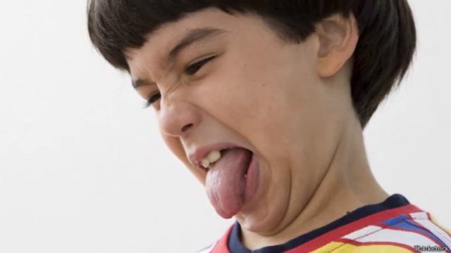 Свищу носом. Kane в носу ковыряется. Шарий ковыряется в носу.