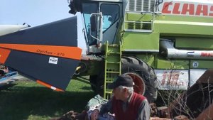 Устанавливаем еще четыре колеса на трактор T-150K /Moldova