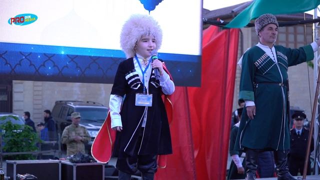 Молитва маленького Дагестанского горца на республиканском разговении | ПроДинМедиа | ProDinMedia смотреть онлайн