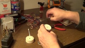 Как сделать простого робота в домашних условиях, даже без батарейки