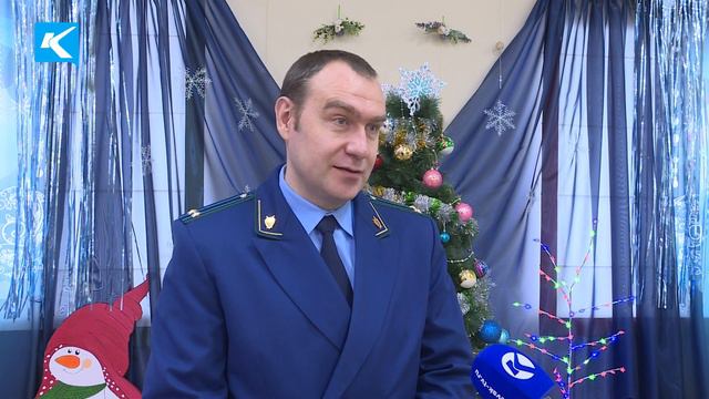 27 12 2023 Сотрудники прокуратуры поздравили воспитанников школы интерната с Новым годом смотреть онлайн