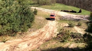 Нива штурмует отвесную гору