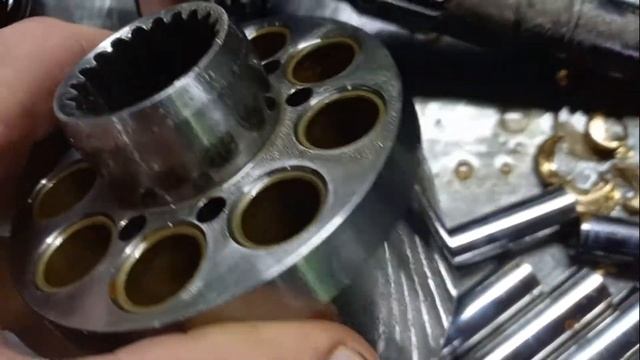 Гидронасос МКРН 063234 разбило в хлам. Ремонт насоса минипогрузчика МКСМ-800.