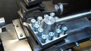 Малая продольная с резцедержателем на станке.