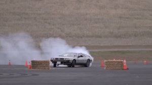 Американские инженеры превратили классический DeLorean в электрический робомобиль