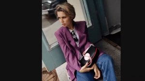 Скрюченная Дарья Мельникова оголилась на публике