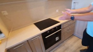 Маленькая уютная кухня с барной стойкой