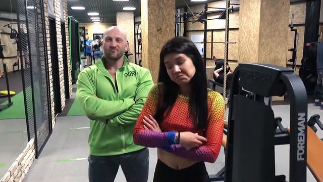 Дежурный тренер в фитнес-клубе "Халк" смотреть онлайн