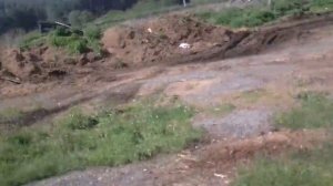 Иж Планета 5 гоняет по навозу!ЖЕСТЬ!!!