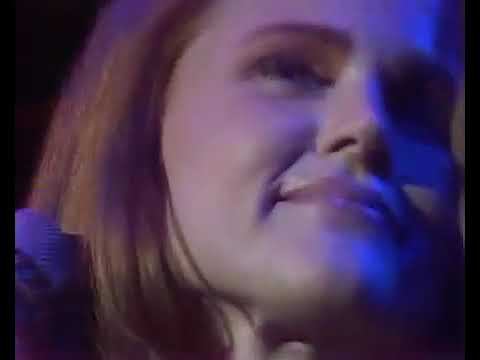Belinda Carlisle - I Get Weak (Live in Birmingham, 26.05.1990) смотреть онлайн