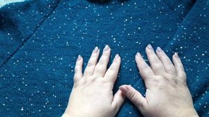 Любимое платье вязала в комплект к серьгам?. Размер 58 - 60??.