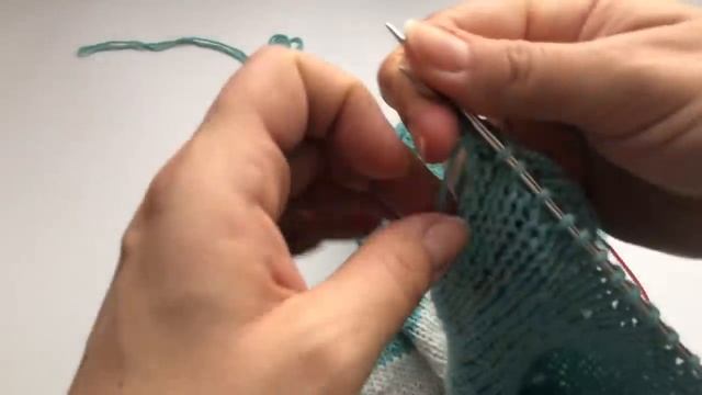 Вырез горловины и скос плеча без закрытия петель. Укороченные ряды. смотреть онлайн