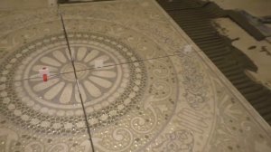 Укладка плитки в прихожей и  в ванной. Серия 28. Правильная раскладка плитки.