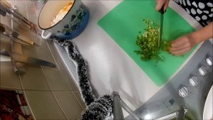 Оливье на Новый Год с куриной грудкой.