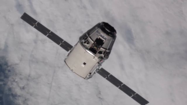 02.07.18. Прибытие грузовика Dragon (вид с борта МКС) смотреть онлайн