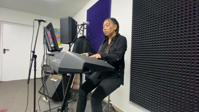 Распевка для голоса. Парни могут петь на октаву ниже. смотреть онлайн