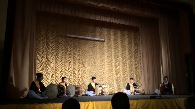 Капоэйра: выступление корейской группы барабанщиков «Hurricane» смотреть онлайн