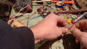 Защита зарядного устройства от переполюсовки и к. з. Электронный предохранитель.