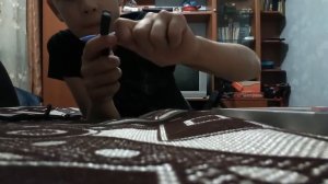 Нож бабочка из пластилина