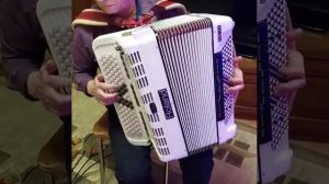 дедушка 78 лет,купил у нас Баян Roland и очень прилично на нем играет! Музыке все возрасты покорны!