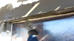 Проект "Мокрый фасад - секреты монтажа" - этап 14 установка уголков на окна.