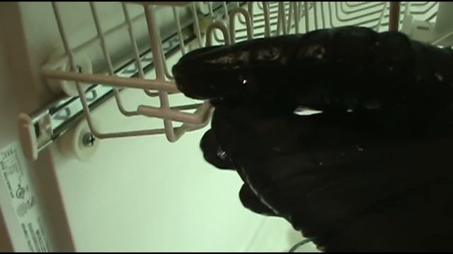 Fixing A Noisy Dishwasher смотреть онлайн