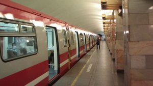 Новый поезд 81-723.1 на станции "Гражданский проспект" в Петербурге