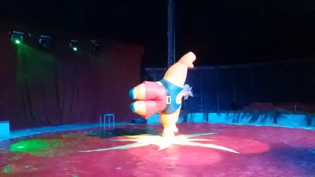 Big man circus смотреть онлайн