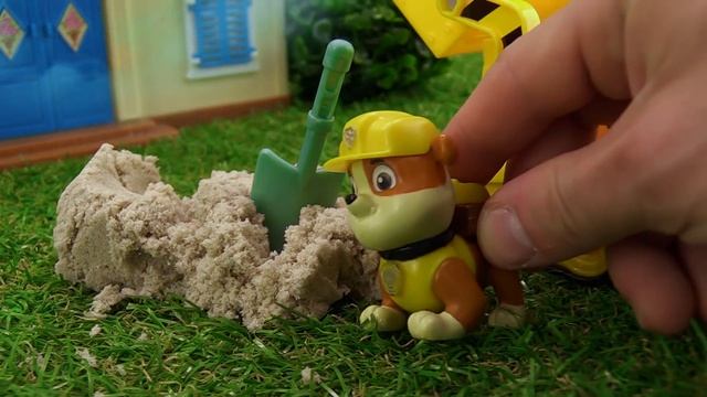 Видео для детей - Игрушки Щенячий Патруль и маленький котенок смотреть онлайн