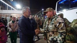 Кирилл Лаврентьев приветствовал вернувшихся в Саратов военнослужащих