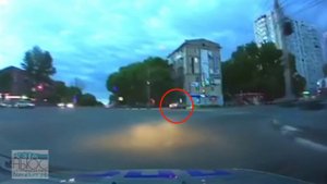 Водитель иномарки, уходя от погони ДПС, въехал в отбойник