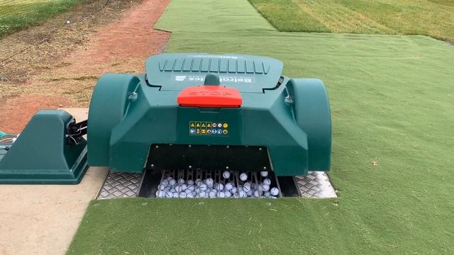 Belrobotics Ball Picker dropping range balls into ball drop zone - AMS Robotics смотреть онлайн