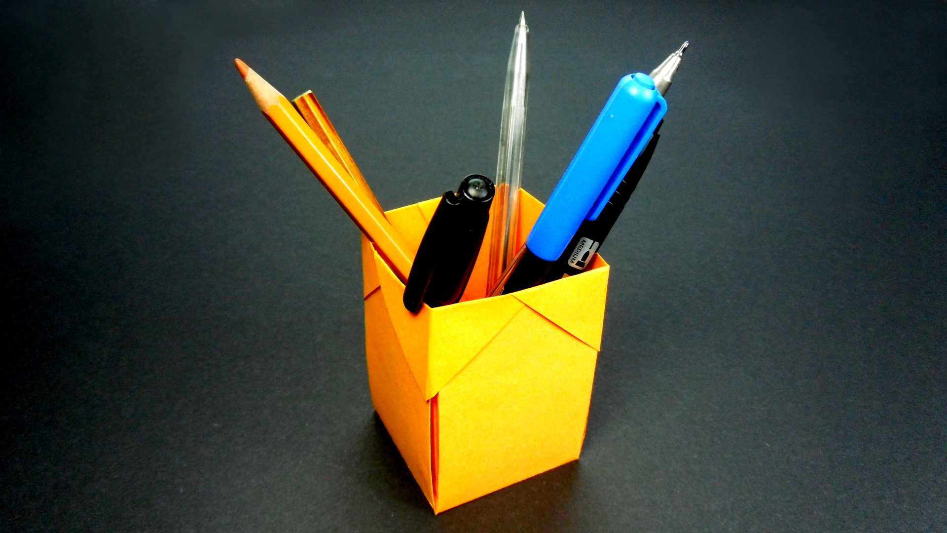 Как сделать Карандашницу из бумаги своими руками | Оригами Коробочка для Карандашей и Ручек без клея
