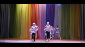 Ансамбль классического танца ИРИСЫ. "Русский танец" из балета "Щелкунчик". 7-9лет.