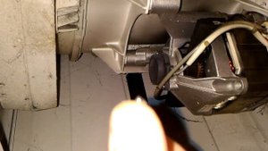Замена щётокв стиральной машине  indesit wisl 85 Ariston самостоятельно. износ графитовых щеток