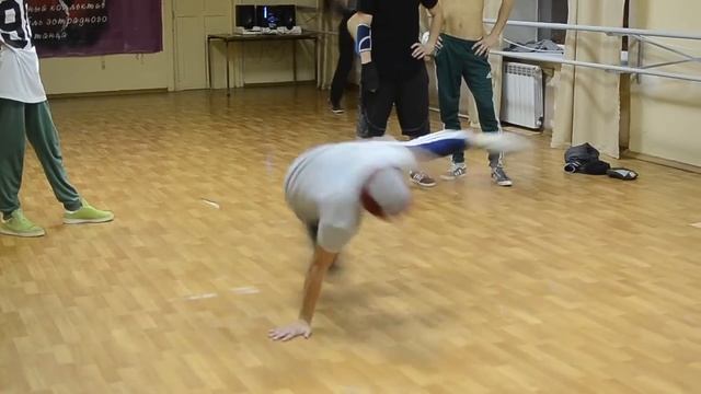 bboy Tolik headspin JDIArmor смотреть онлайн