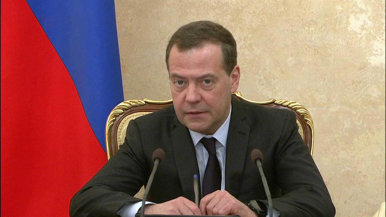 Дополнительное образование для школьников и состояние автопрома в центре внимания Дмитрия Медведева
