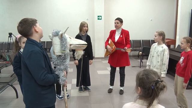 Коляда, коляда. Сейчас святочное время, когда можно погадать и повеселиться