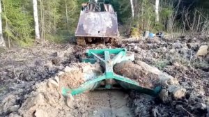 Плуг лесной ПЛМЛ-001Ф Леспромресурс - плуг на ТДТ-55 готовит почву под посадку лесных культур