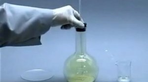 Натрий и вода в газообразном хлоре