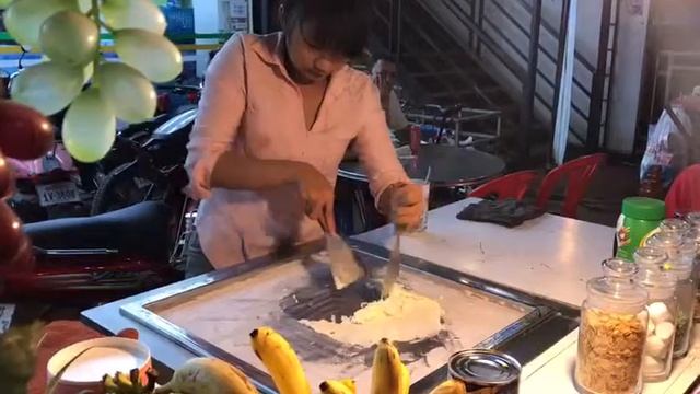 Как делают в Тайское мороженое I How to make Thai ice cream I КАМБОДЖА смотреть онлайн