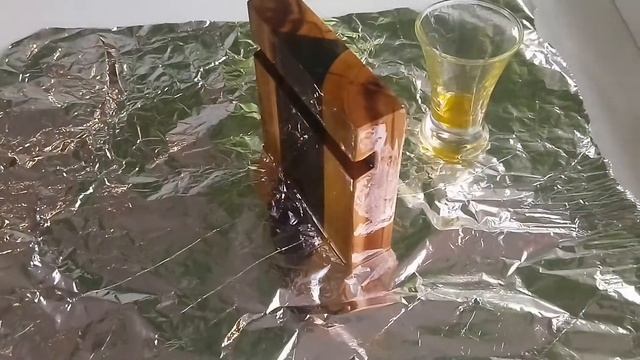 Подставка для телефона с тёмной эпоксидной рекой. смотреть онлайн