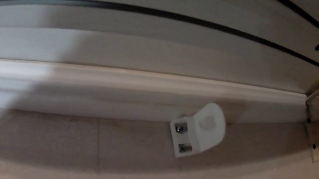 Светонепроницаемая рулонная штора. Крепление на стену. Управление - справа. Guru from the USSR. смотреть онлайн