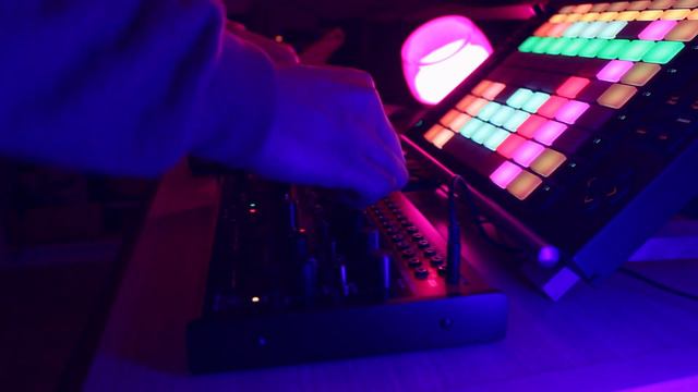 CRAVE - Minimal Tech Jam смотреть онлайн