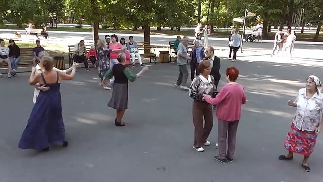Выступают танционеры