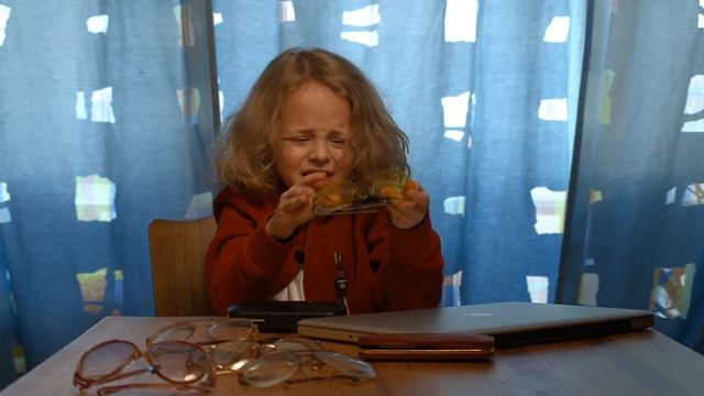 Страна читающая — Михаил Шапчиц читает произведение «Мартышка и очки» И. А. Крылова смотреть онлайн