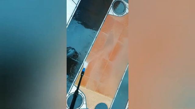 Чистка пластинчатого теплообменника, с НВД. смотреть онлайн