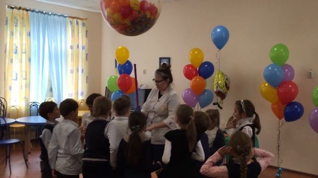 Шар-сюрприз. Студия детских праздников "УХиАХ" смотреть онлайн