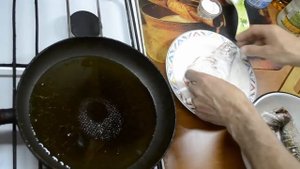 Как вкусно пожарить рыбу карась на сковороде. Просто и вкусно